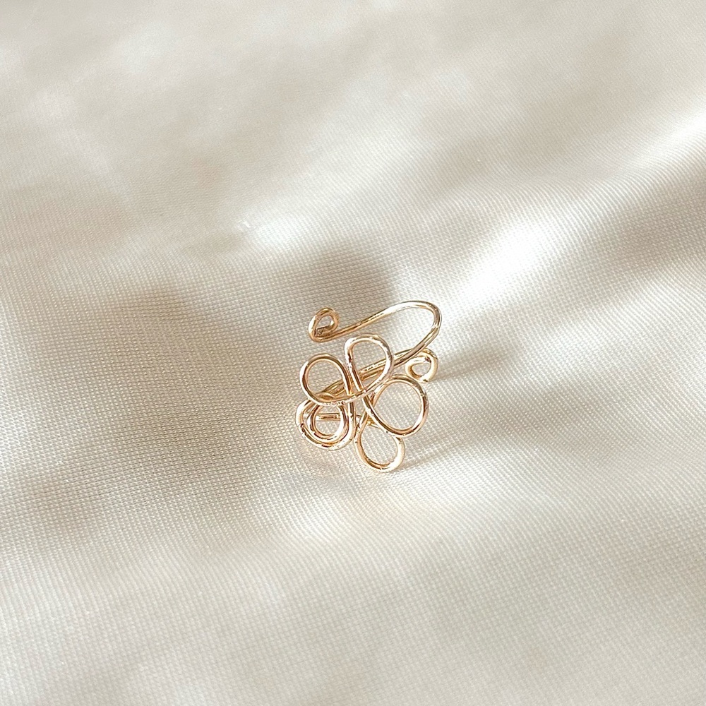 handmade gold wire wrapped flower adjustable ring ⭐️🌼